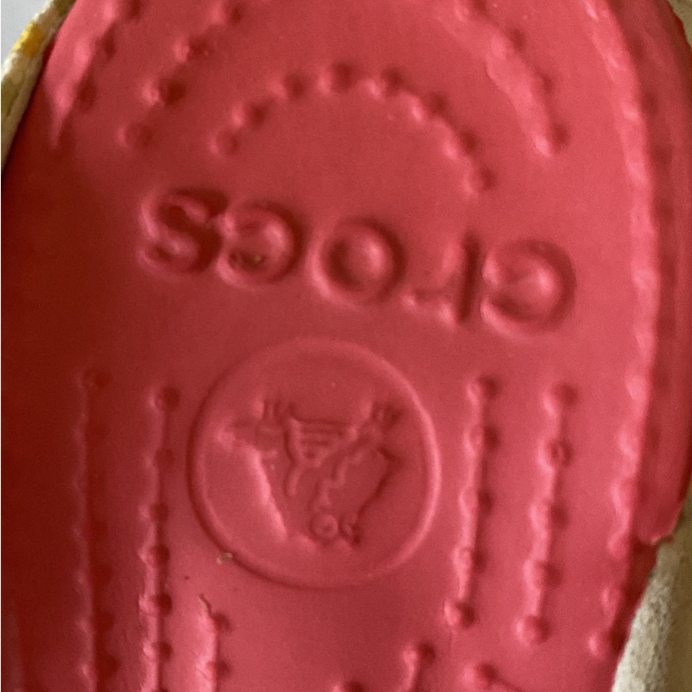 Crocs Size 7.5 - Picture 3 of 3